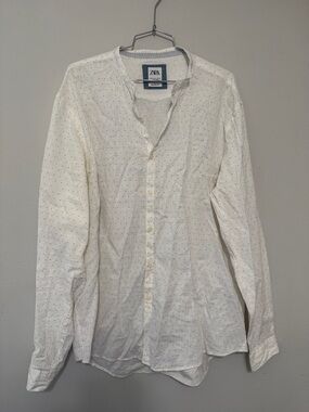 Zara Men White Button-Down Shirt with Micro Dot Pattern